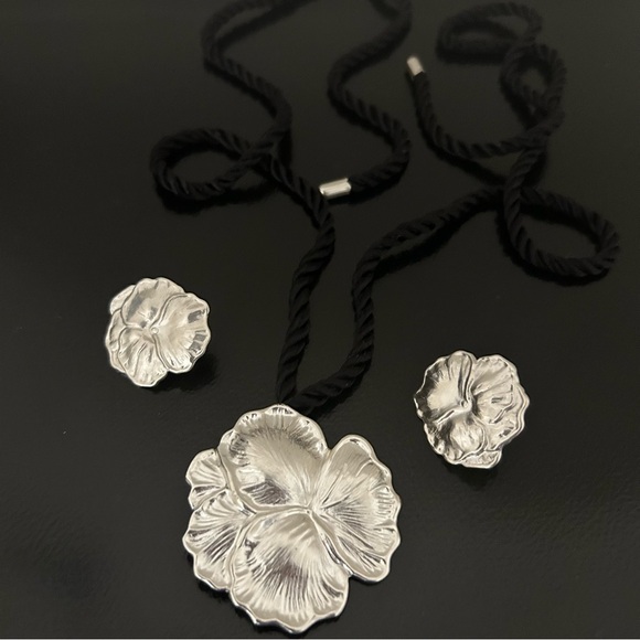 Vintage Avon Sterling Pansy flower set necklace & earring